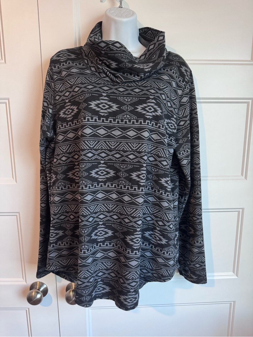 Kavu Black & Gray Geometric Cowl Neck Sweater